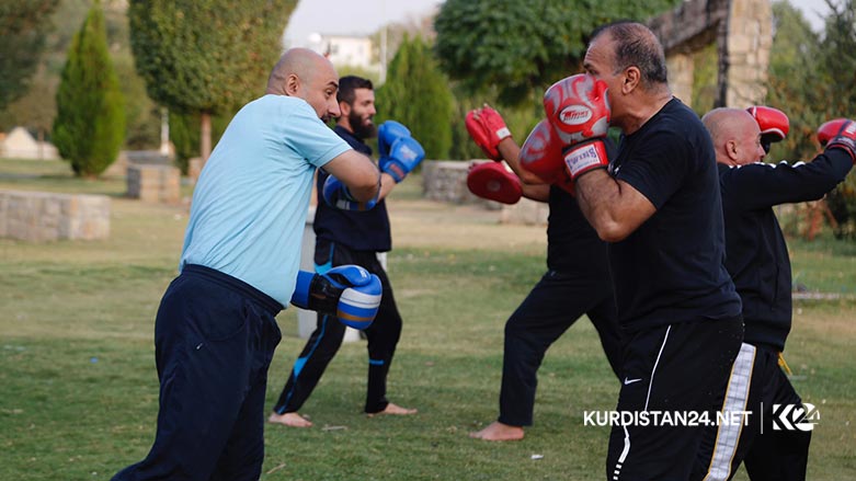 راهێنه‌رێك خۆبه‌خشانه‌ 14 ساڵ راهێنان به‌ هاوڕێكانی ده‌كات